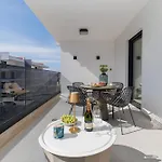 Amores Luxury Suite By Belmont Realty