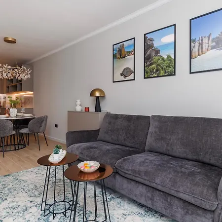 Amores Luxury Suite By Belmont Realty *