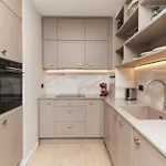 Amores Luxury Suite By Belmont Realty *