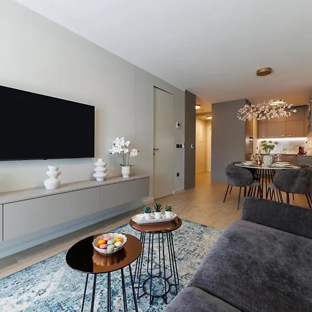 Amores Luxury By Belmont Realty *