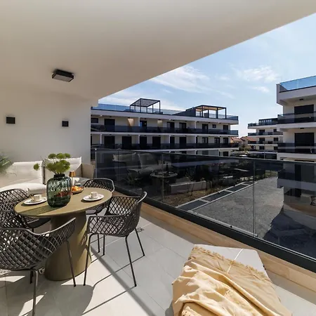 Amores Luxury By Belmont Realty Apartment
