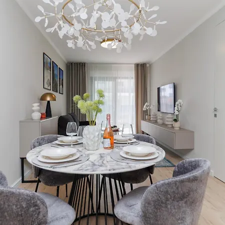 Amores Luxury By Belmont Realty