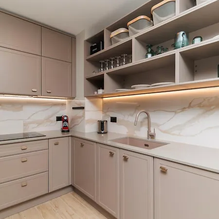 Amores Luxury By Belmont Realty *